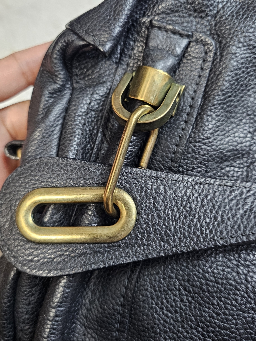 Chloe Paraty Black Leather Shoulder Bag with Gold Hardware - Picture 8 of 15